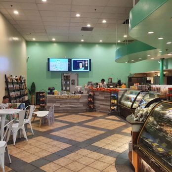 Tea Champ - Interior [@asiangirlbigbites] - Bubble Tea Near Me - Hacienda Heights, California