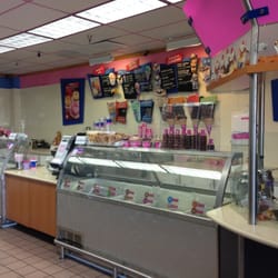 Baskin Robbins - Very clean store!