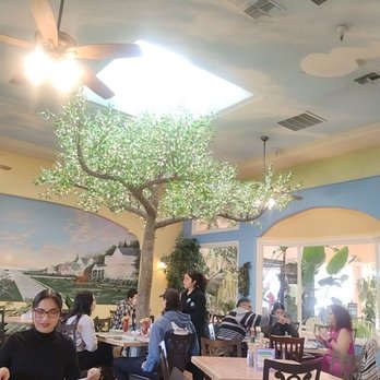 Fresno Breakfast House - Love the open ceiling and the tree. - Breakfast & Brunch Near Me - Fresno, California Fresno Breakfast House - Love the open ceiling and the tree. - Breakfast & Brunch Near Me - Fresno, California
