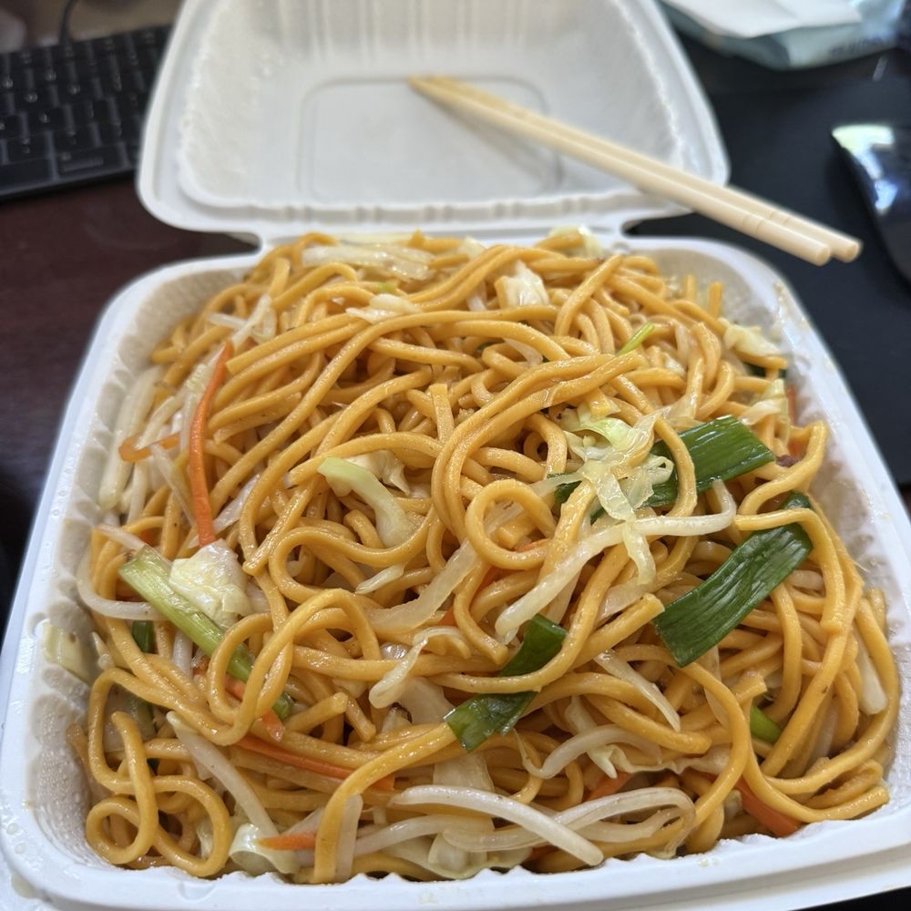 Cachanilla Chinese Restaurant - Vegetable Chow Mein - Chinese Near Me - Pomona, California