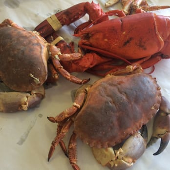 Quality Seafood - 1 lobster and 2 rock crabs - Seafood Markets Near Me - Redondo Beach, California