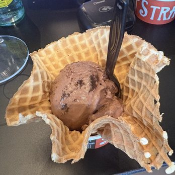 Salt & Straw - Chocolate gooey brownie in a waffle cup - Ice Cream & Frozen Yogurt Near Me - Gilbert, Arizona Salt & Straw - Chocolate gooey brownie in a waffle cup - Ice Cream & Frozen Yogurt Near Me - Gilbert, Arizona