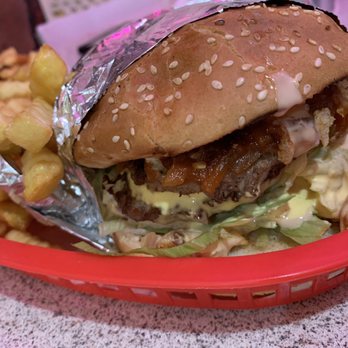 Este's Mucho Perro - Hot Dogs Near Me - Pembroke Pines, Florida Este's Mucho Perro - Hot Dogs Near Me - Pembroke Pines, Florida