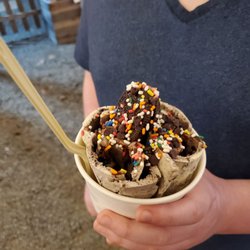 Bea’s Cart - Cookies and cream, chocolate syrup, chocolate chips and sprinkles