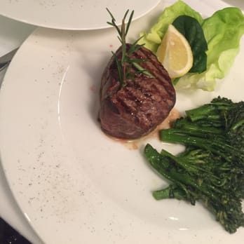 Perbacco - Rinderfilet mit Brocolli - Italian Near Me - Stuttgart, BW