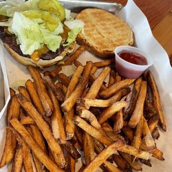 Itsurwiener Restaurant and Bar - Cheeseburger with fries