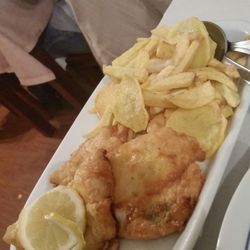 A Tasca do Zéquinha - Hake fillet with potato chips