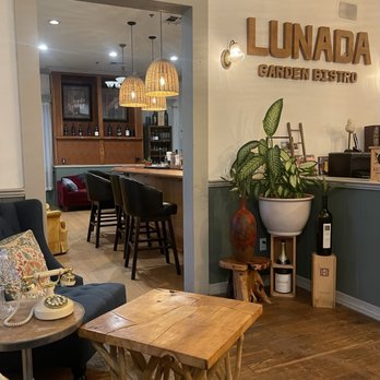 Lunada Garden Bistro - Cozy bar at Lunada in Cayucous...sit, relax, stay awhile...beach time, leave the clocks behind. - Breakfast & Brunch Near Me - Cayucos, California