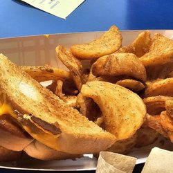 The Summit House - Grilled cheese $10.75