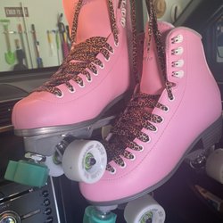 Good Foot Skates - So many fun accessories to customize your skates. Owner is very knowledgeable and helpful !!