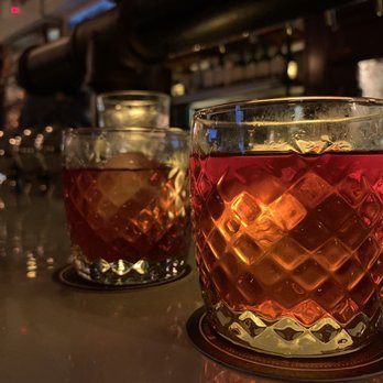 Tanner Smiths - Barrel-Aged Boulevardier - Cocktail Bars Near Me - New York, New York