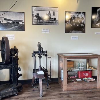 Martinelli's Company Store - Souvenir Shops Near Me - Watsonville, California