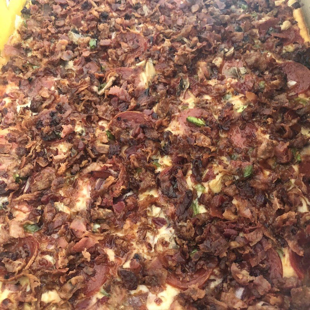 Ledo's deluxe pizza