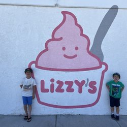 Lizzy's Premium Frozen Yogurt - Outdoor mural is the cutest!