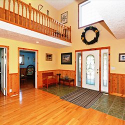 Changing Seasons Bed & Breakfast - Front lobby and entrance