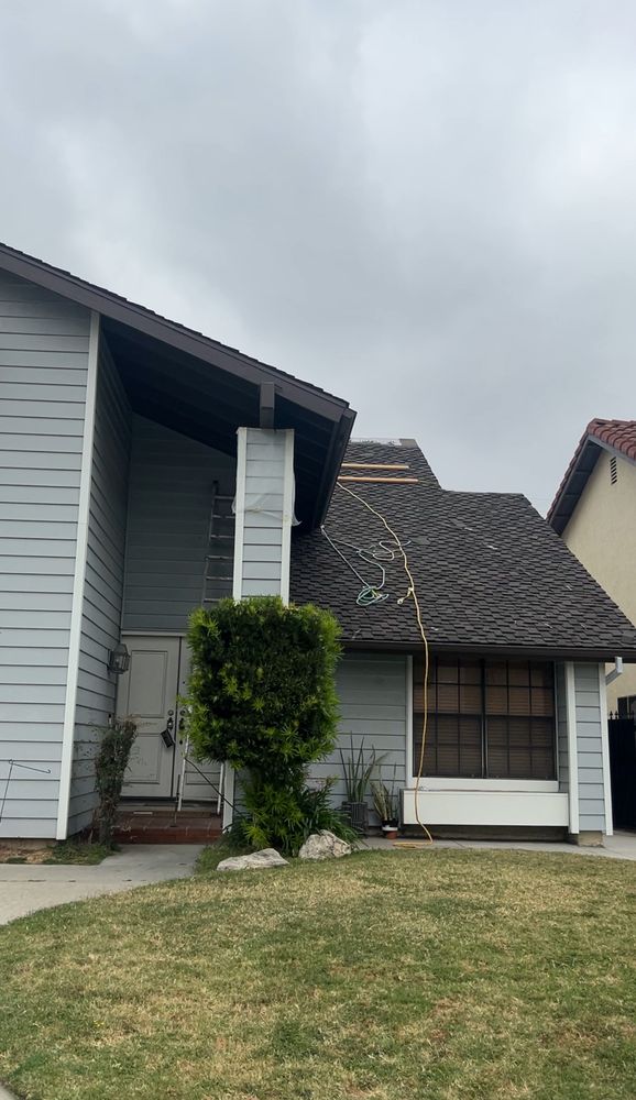 Slide of Gerardo Bautista Roofing