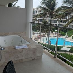 Jacuzzi on the balcony