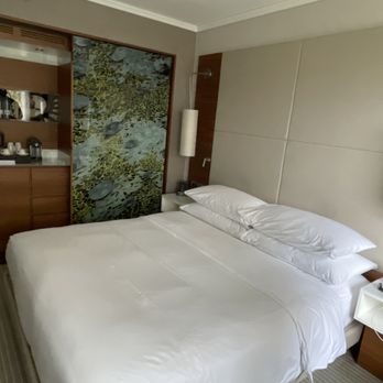 Hilton Barcelona Hotel - Executive floor king - Restaurants Near Me - Barcelona, B Hilton Barcelona Hotel - Executive floor king - Restaurants Near Me - Barcelona, B