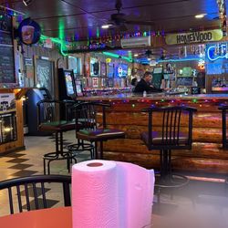 Toby Hill Bar & Grill - Bar area