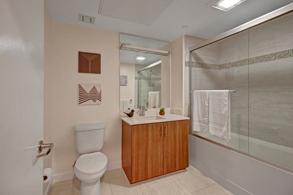 Fiona WeHo Apartments by null