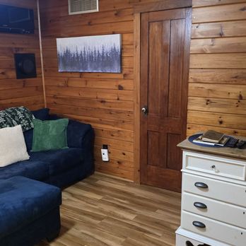 Babbling Brook Cottages - The Toasted Marshmallow Cottage - Vacation Rentals Near Me - Dingmans Ferry, Pennsylvania Babbling Brook Cottages - The Toasted Marshmallow Cottage - Vacation Rentals Near Me - Dingmans Ferry, Pennsylvania