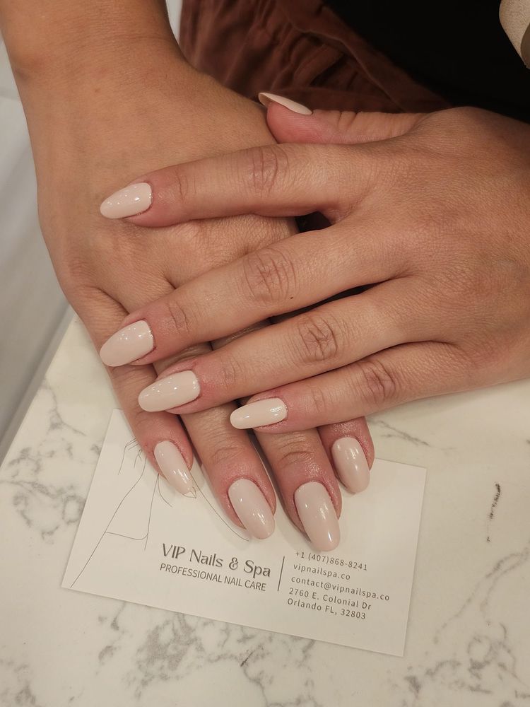 VIP Nails & Spa Logo