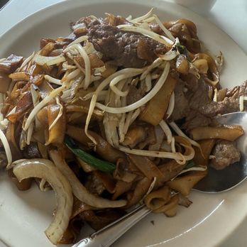 Zen Mei Bistro - Beef chow fun dry stir fried - Chinese Near Me - Los Angeles, California