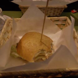 Podgórski Salon Degustacyjny - Mimo braku pozycji w karcie, obsługa na poczekaniu przygotowała wegetariańską wersję burgera!