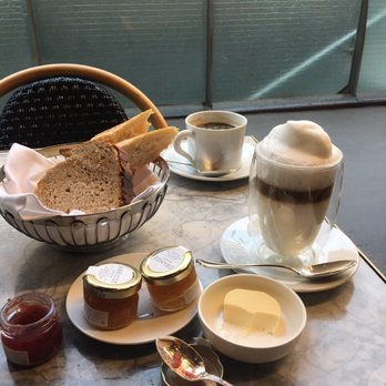 Brasserie Réjane - Morning coffee before checking out - French Near Me - Paris, 75
