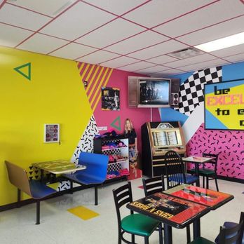 Rusty's Ice Cream - Interior 2 - Ice Cream & Frozen Yogurt Near Me - Fort Wayne, Indiana
