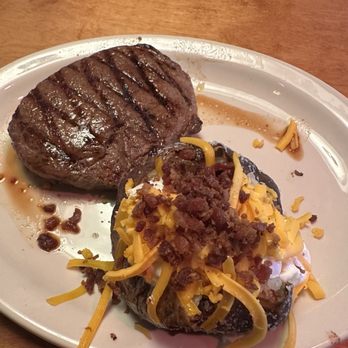Texas Roadhouse - Sirloin steak and baked potato - Steakhouses Near Me - Orlando, Florida Texas Roadhouse - Sirloin steak and baked potato - Steakhouses Near Me - Orlando, Florida