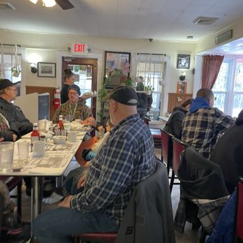 Munroe's Family Restaurant - Inside - Breakfast & Brunch Near Me - Twin Mountain, New Hampshire Munroe's Family Restaurant - Inside - Breakfast & Brunch Near Me - Twin Mountain, New Hampshire