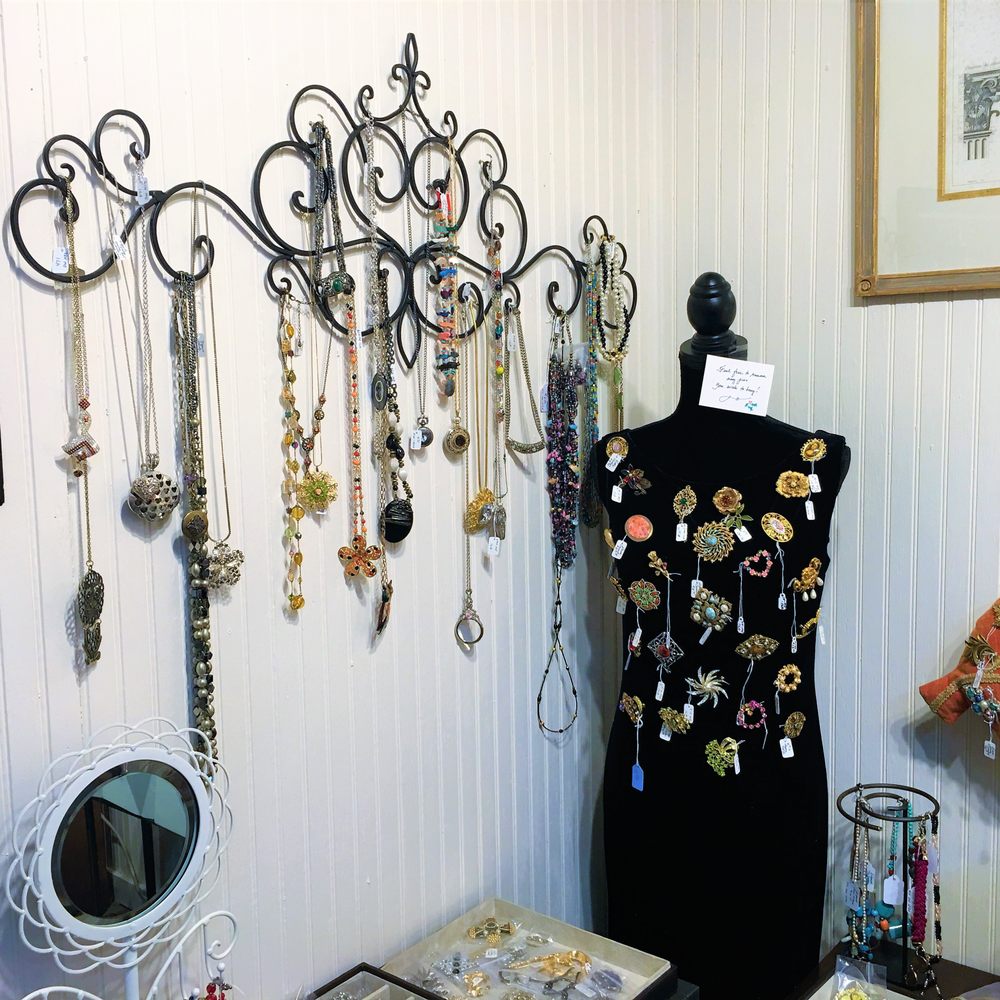 Vintage Revival Antiques - Antiques Near Me - Monroe, Georgia Vintage Revival Antiques - Antiques Near Me - Monroe, Georgia