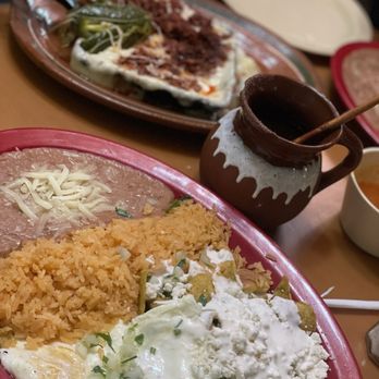 LA VECINDAD - Queso fundido, chilaquiles verdes y café de olla - Tacos Near Me - Las Vegas, Nevada LA VECINDAD - Queso fundido, chilaquiles verdes y café de olla - Tacos Near Me - Las Vegas, Nevada