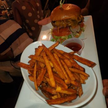 5th & Mad - Burger with fries - Cocktail Bars Near Me - New York, New York 5th & Mad - Burger with fries - Cocktail Bars Near Me - New York, New York