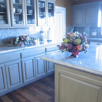 Hanmi Carpet - a kitchen with a center island - Flooring Near Me - Hawaiian Gardens, California Hanmi Carpet - a kitchen with a center island - Flooring Near Me - Hawaiian Gardens, California