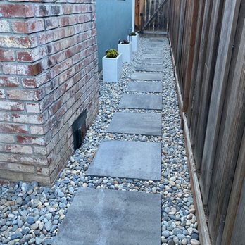 Greenwood Landscaping - Side-yard with planters - Landscaping Near Me Greenwood Landscaping - Side-yard with planters - Landscaping Near Me
