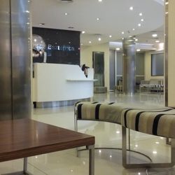 Clínica Bazterrica - Hoy esperando que me atiendan, me sente en uno de los sillones denla entrada. Decir que ese sillon me abrazo es poco. Que linda experincia.