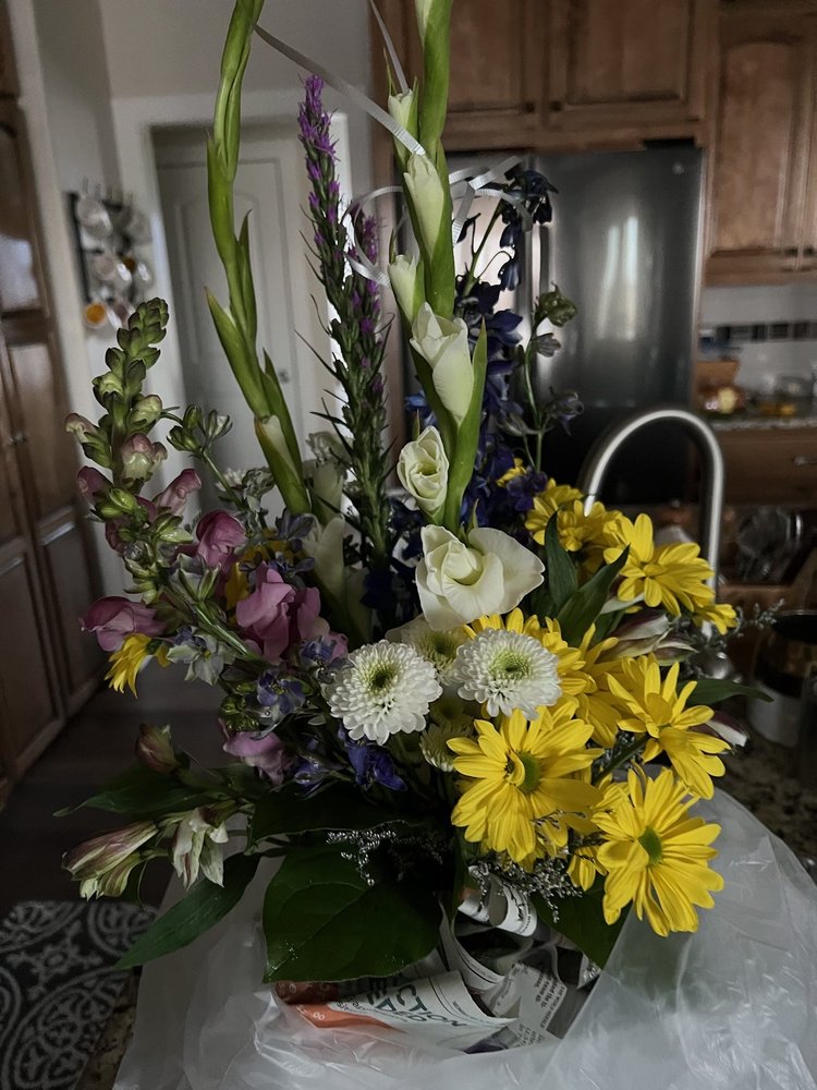 GREENS FLORIST Updated September 2024 19 Photos 1441 N Bell St