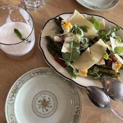 Ernie's Coffee Shop - Asparagus Lyonnaise (4/5) Gin cocktail