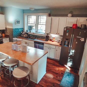 The Greenleaf House - Kitchen - Bed & Breakfast Near Me - Chicago, Illinois