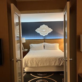 Omni Chicago Hotel - Hotels Near Me - Chicago, Illinois