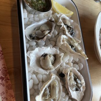 Extra Wavy - Raw oysters - Seafood Near Me - St. Louis, Missouri