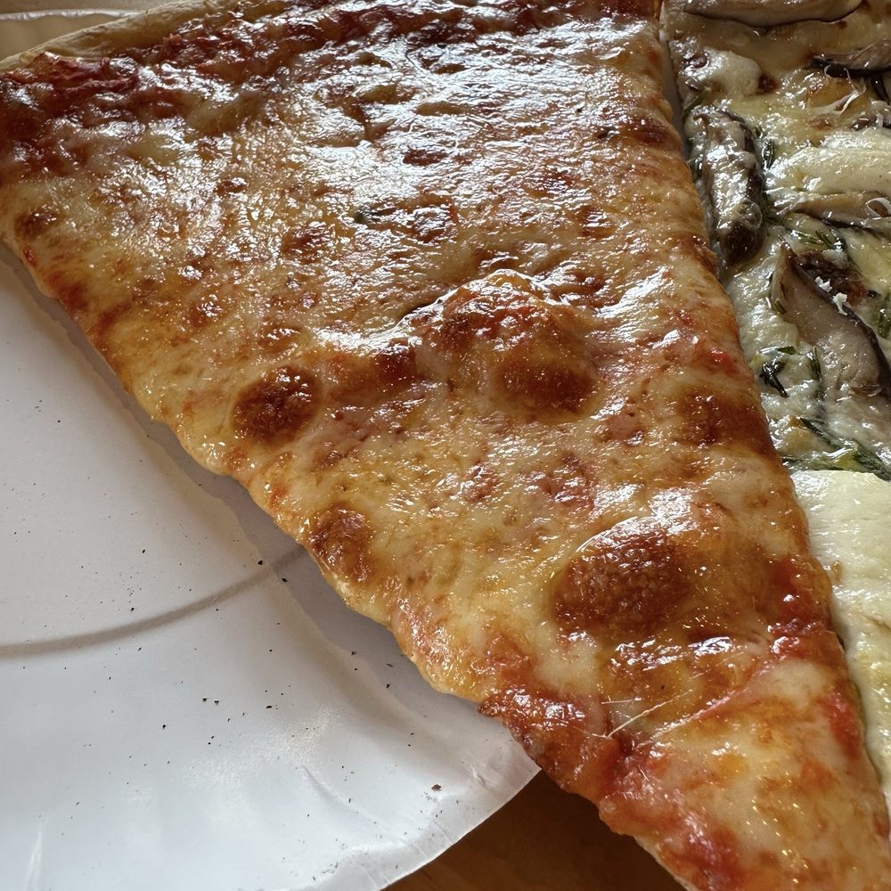 Urban Tomato-Edgewater  - Slice of Cheese - Pizza Near Me - Edgewater, New Jersey
