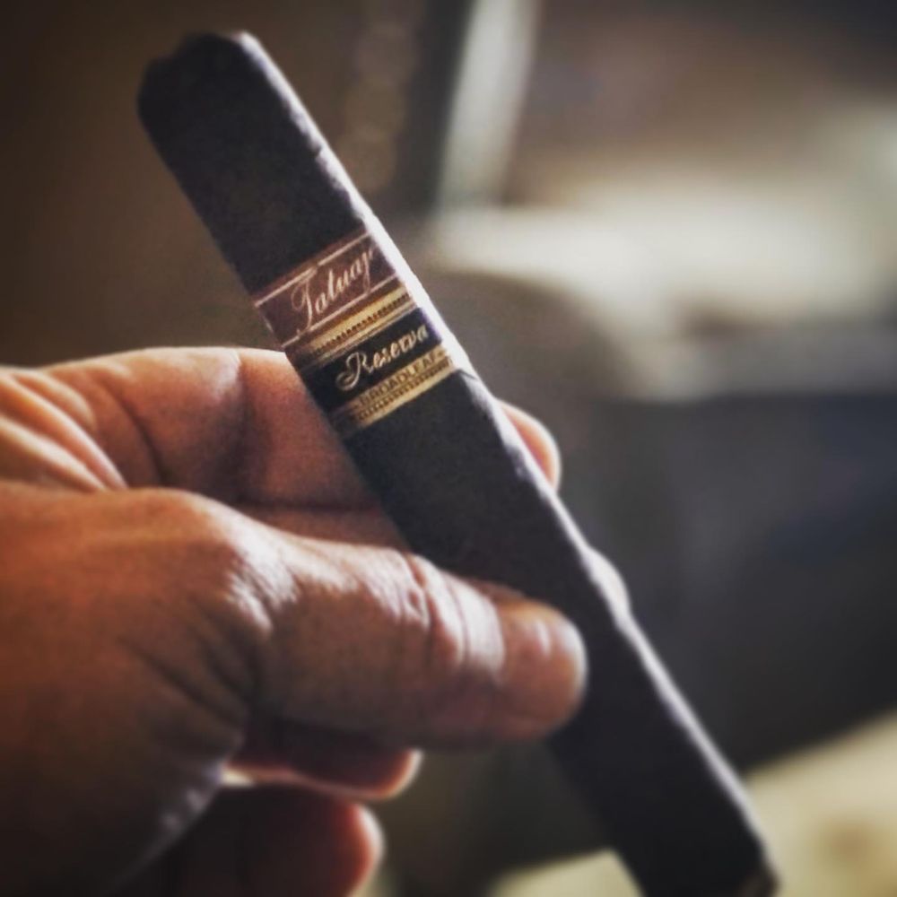 Aroma Cigar Room Logo