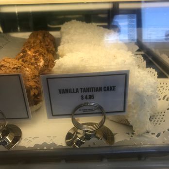Le Paris Brest Cafe - Dessert, beautiful Vanilla Tahitian Cake... melts in your mouth... - Patisserie/Cake Shop Near Me - Henderson, Nevada
