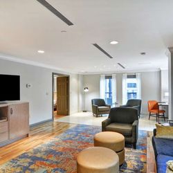 The Cincinnatian Hotel, Curio Collection by Hilton - Guest room amenity