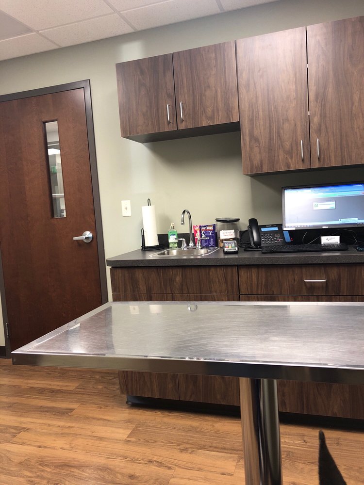 FAMILY PET HEALTH CENTER Updated August 2024 18 Reviews 2910 E