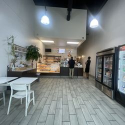 Grand donuts - Inside