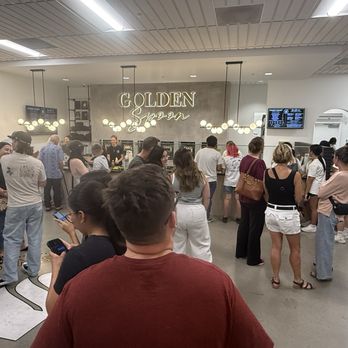 Golden Spoon - Line on a sat night ~ 8 pm - Ice Cream & Frozen Yogurt Near Me - Bakersfield, California